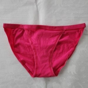β¨οΈπNWT Victoria's secret string bikini panties hot pink Small